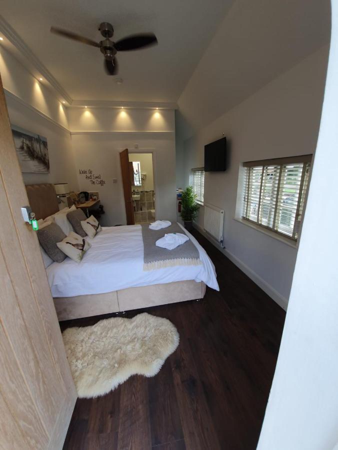 โอลด์ แธช แบมเบอร์ส กรีน Hotel Takeley ภายนอก รูปภาพ