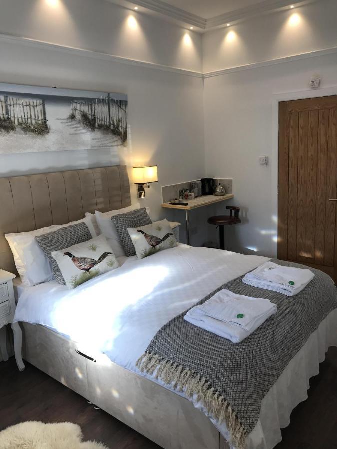 โอลด์ แธช แบมเบอร์ส กรีน Hotel Takeley ภายนอก รูปภาพ